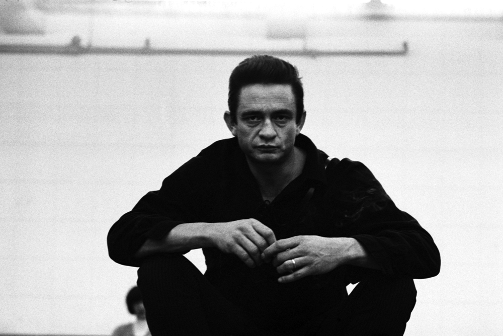 Johnny Cash ma lenne 84 éves: szerette az italt, a drogokat és a nőket – és a feleségeit is
