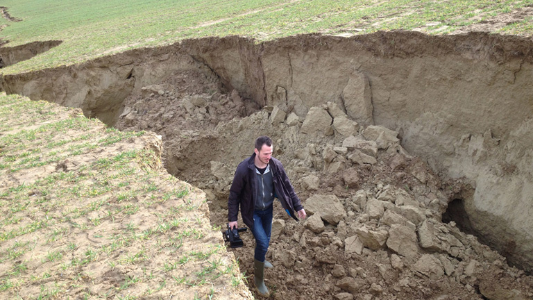 Megnyílt a föld Pusztaszemesen