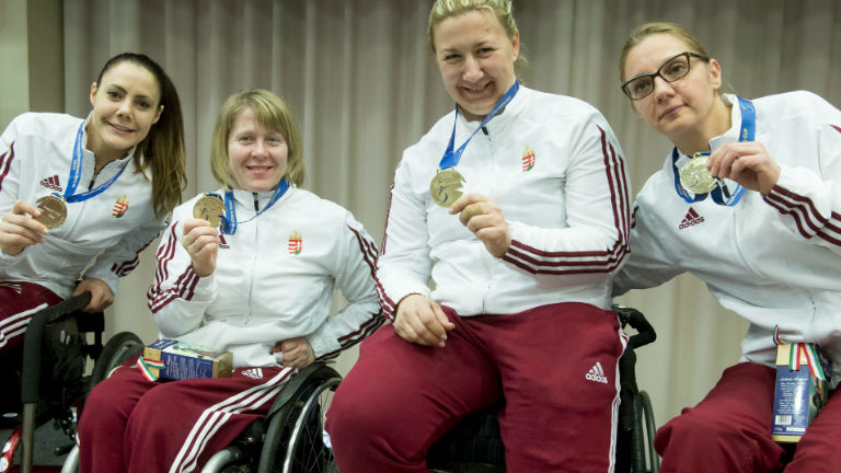 A magyar női kerekesszékes vívó válogatott nyerte az egri világkupát