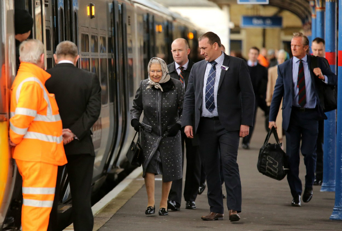 Katalin hercegné így szórja a királynő pénzét Katalin hercegné így szórja a királynő pénzét