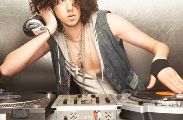 Nyugtalanítja a dj-ket a pécsi egyetem lemezlovas-képzése Nyugtalanítja a dj-ket a pécsi egyetem lemezlovas-képzése