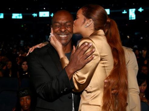 Rihanna és a hiszti már 28 éve együtt jár – gifekben, hogy mit gondol a világról