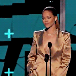 Rihanna és a hiszti már 28 éve együtt jár – gifekben, hogy mit gondol a világról