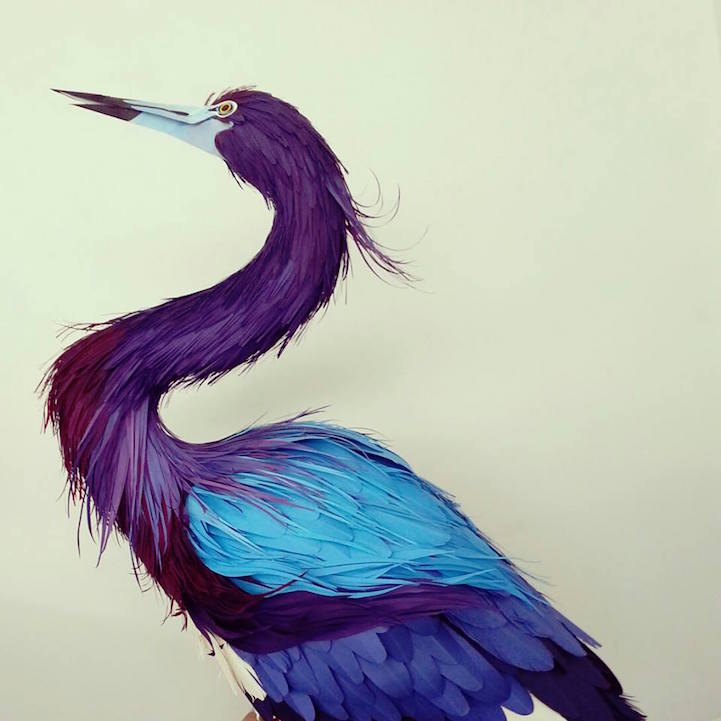 Lélegzetelállító papírállatokat készít egy művész Lélegzetelállító papírállatokat készít egy művész