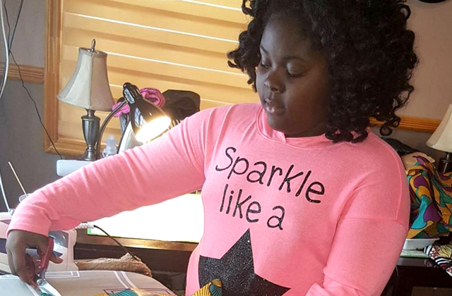 Ötödikes kislány mutatta be ruhakollekcióját a New York-i divathéten