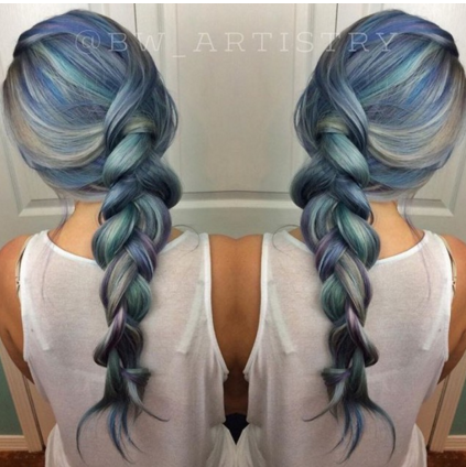 Farmerszínű tincsek az új hajtrend - képek Farmerszínű tincsek az új hajtrend - képek