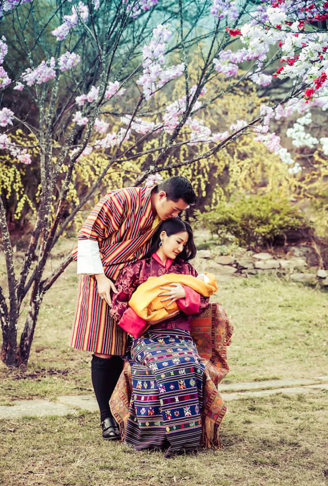 Az első fotók a bhutáni király 2 hetes fiáról