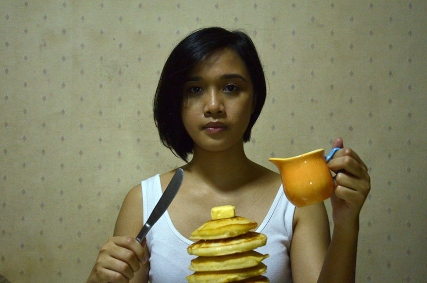 Nagymamájával közös fotókkal dolgozza fel édesapja elvesztését a fiatal lány Nagymamájával közös fotókkal dolgozza fel édesapja elvesztését a fiatal lány