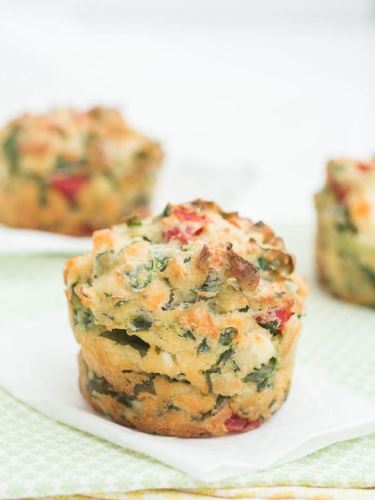 Medvehagymás-fetás muffin Medvehagymás-fetás muffin