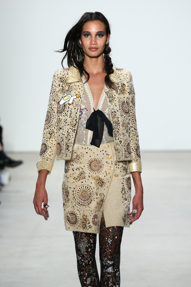 Bizarr körömtrend hódít: 2016-ban jönnek a szőrös manikűrök