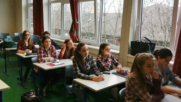 Részlet a budaörsi Illyés Gyula Gimnázium videójából