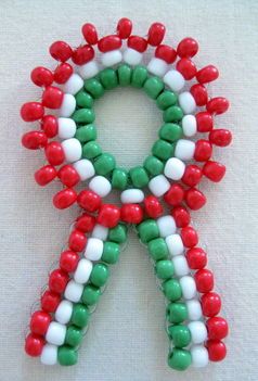 Gyöngyöket is fűzhetünk a hagyományos színhármasból.