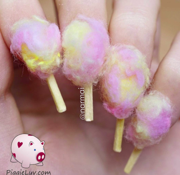 Körömre ragasztott bármi az új trend Körömre ragasztott bármi az új trend