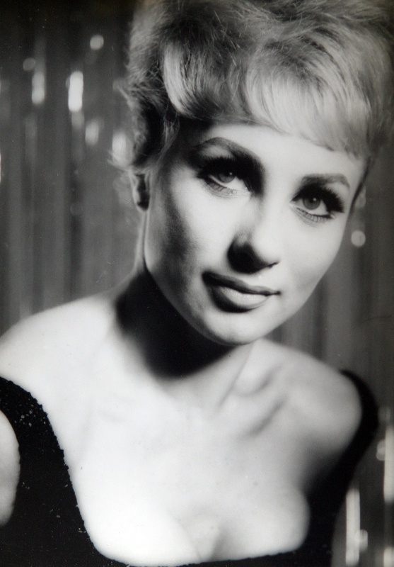 Ma 75 éves a revü koronázatlan királynője, Medveczky Ilona