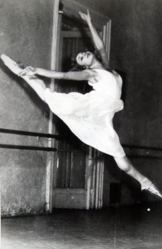 Ma 75 éves a revü koronázatlan királynője, Medveczky Ilona