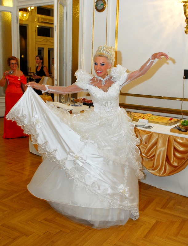 Ma 75 éves a revü koronázatlan királynője, Medveczky Ilona