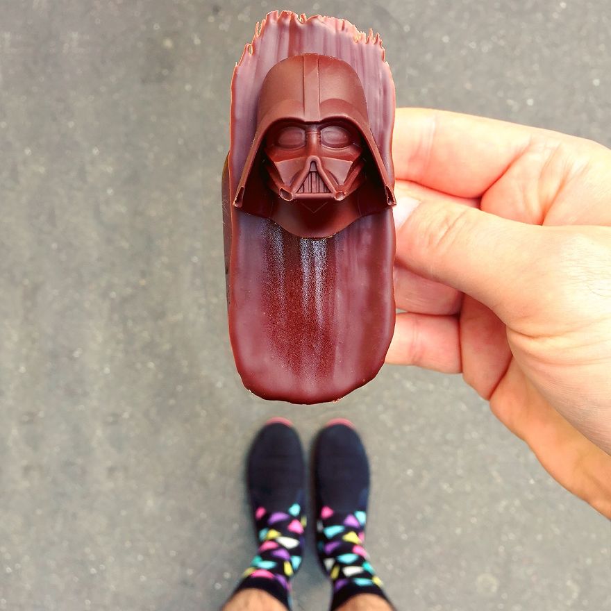 Párizs csodás desszertjeit és színes cipőit fotózza ez a férfi