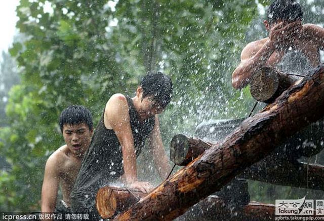 A kínai testőrnők kiképzése olyan, mint egy kínzó tábor - sokkoló fotók A kínai testőrnők kiképzése olyan, mint egy kínzó tábor - sokkoló fotók