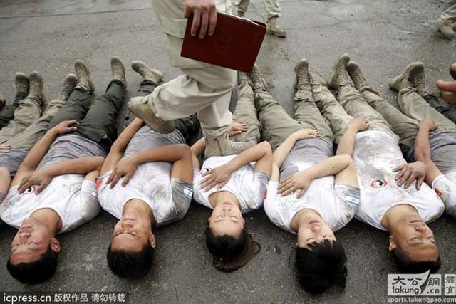 A kínai testőrnők kiképzése olyan, mint egy kínzó tábor - sokkoló fotók A kínai testőrnők kiképzése olyan, mint egy kínzó tábor - sokkoló fotók