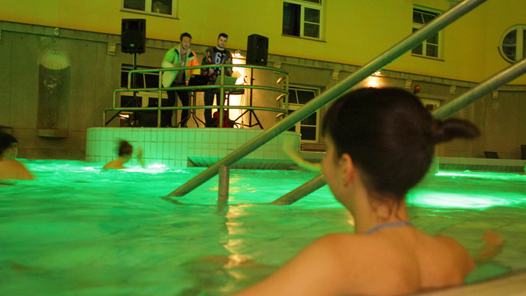 Kultúra özön a Víz Világnapja alkalmából a budapesti fürdőkben