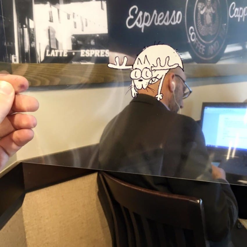 Vidám mesefigurákkal rajzolja tele a világot ez a kreatív művész