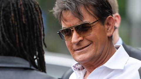 Megvan a HIV fertőzött Charlie Sheen új partnere