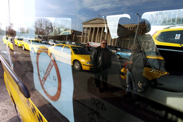 Így tüntetnek a taxisok Budapesten - képek