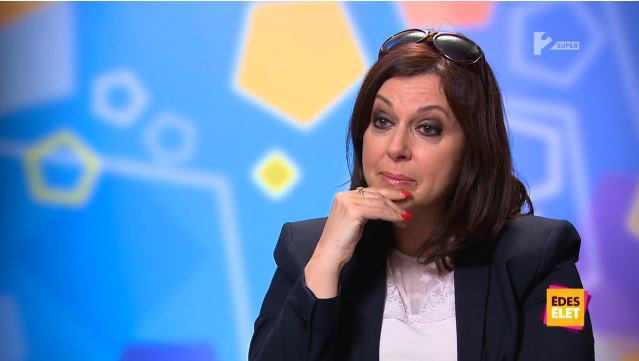 Erdélyi Mónika sírva mesél az édesanyjáról