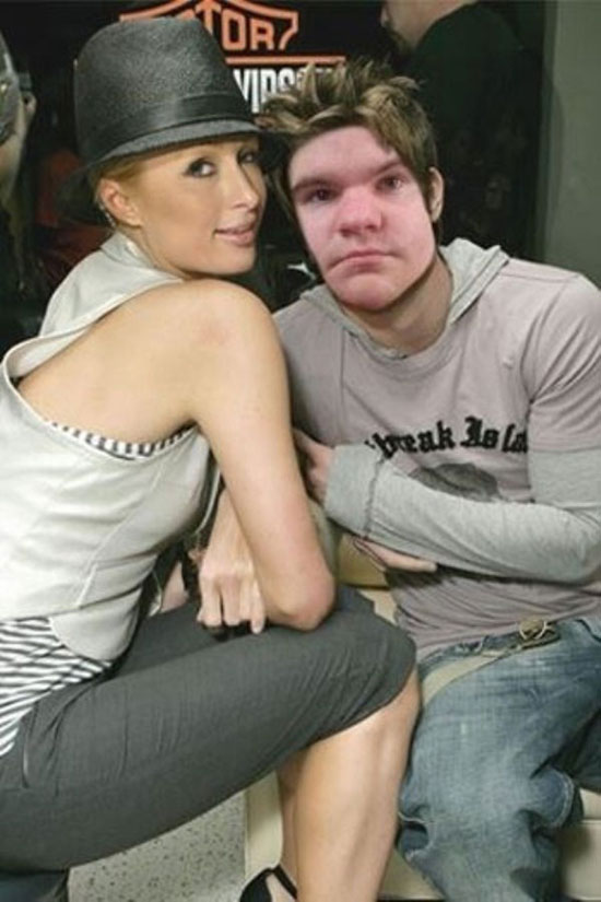 10 magányos férfi, akik photoshopoltak maguknak barátnőt