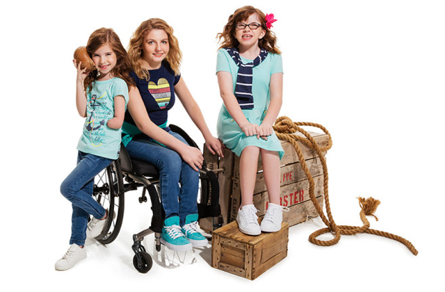 Fogyatékkal élő gyerekeknek tervezett kollekciót a világhírű divatguru - fotók