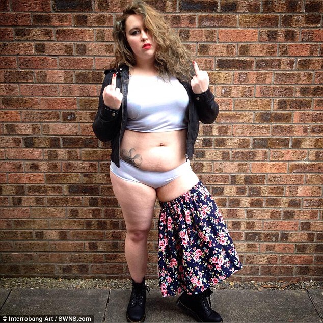 Csípős válasszal vágott vissza az XXL-es nadrág fél szárába préselt modellnek