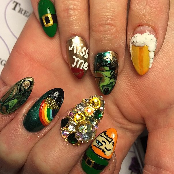 Szent Patrik napja: hódítanak a zöld körmökön és a lóhere minta - képek