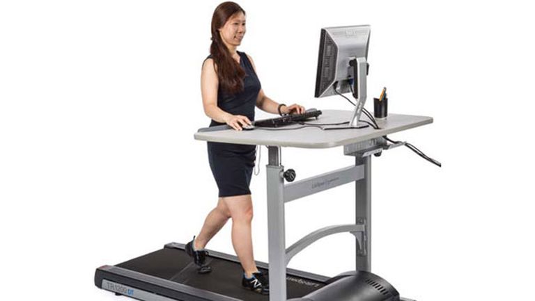 Tegye fel a kezét, aki tud futva gépelni!