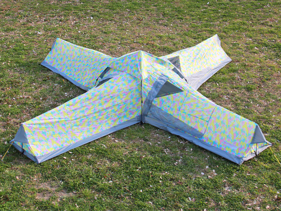 Megoldja a kempingezés problémáit ez az X-alakú sátor - képek