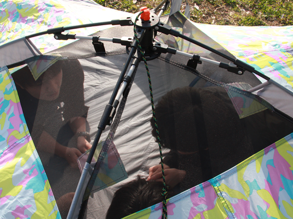 Megoldja a kempingezés problémáit ez az X-alakú sátor - képek