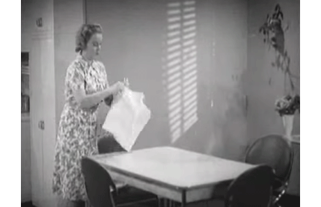 “Egy jó feleség mindig tudja, hol a helye “Egy jó feleség mindig tudja, hol a helye