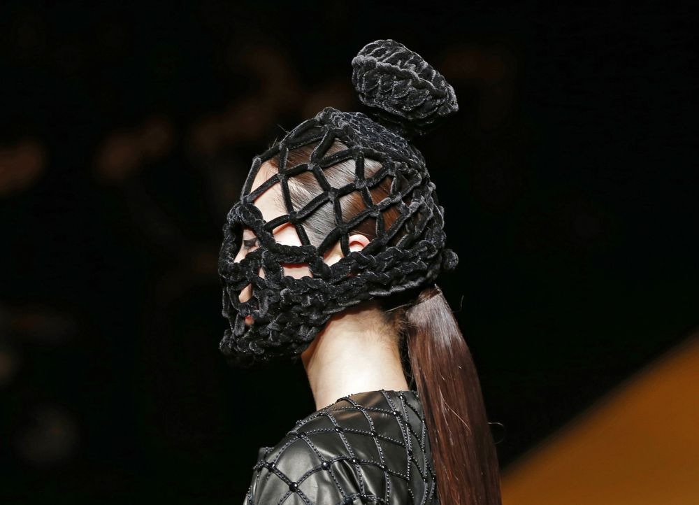 A kiegészítő, amiből reméljük, nem lesz divat: kötött arcmaszkok 