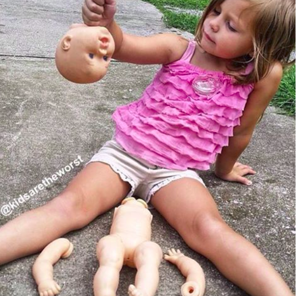 A gyerekek sötét oldalát mutatja be ez az instagram oldal