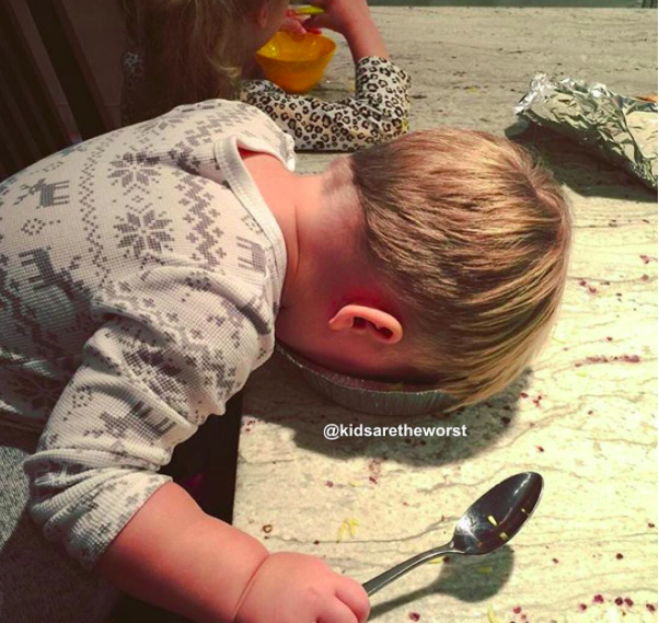 A gyerekek sötét oldalát mutatja be ez az instagram oldal