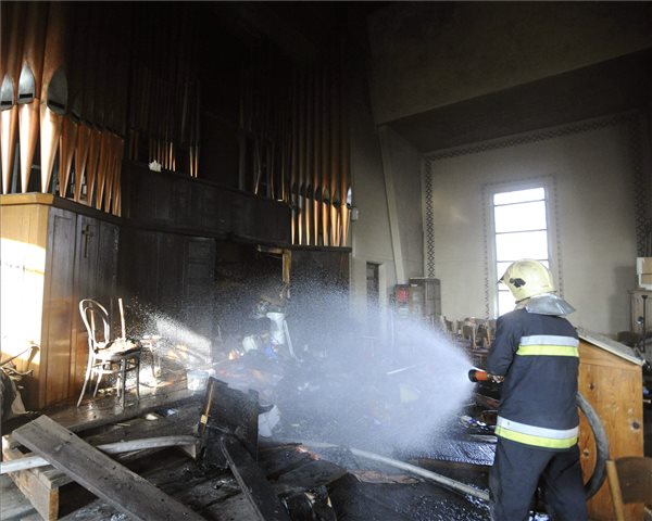 Kigyulladt egy templom Budapesten