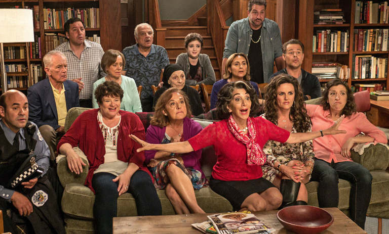 Ouzo, feta, szirtaki – Mérsékelten vicces sztereotípia-parádé lett a Bazi nagy görög lagzi 2. Ouzo, feta, szirtaki – Mérsékelten vicces sztereotípia-parádé lett a Bazi nagy görög lagzi 2.