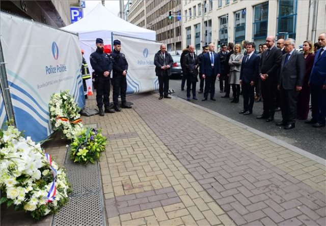 Brüsszelben megemlékeznek az áldozatokról. Fotó: MTI/AP/Emmanuel Dunand
