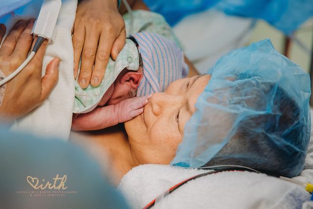 A császármetszés is lehet gyönyörű szülésélmény - megható fotók A császármetszés is lehet gyönyörű szülésélmény - megható fotók