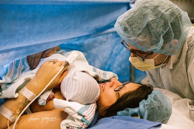 A császármetszés is lehet gyönyörű szülésélmény - megható fotók A császármetszés is lehet gyönyörű szülésélmény - megható fotók