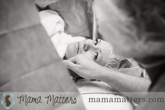 A császármetszés is lehet gyönyörű szülésélmény - megható fotók A császármetszés is lehet gyönyörű szülésélmény - megható fotók