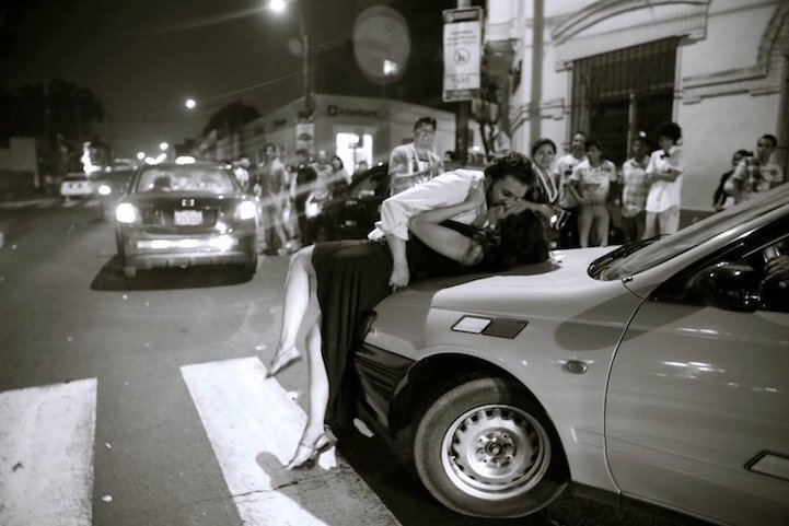 Szerelmes fotósorozat: csókolózó párok a világ körül Szerelmes fotósorozat: csókolózó párok a világ körül