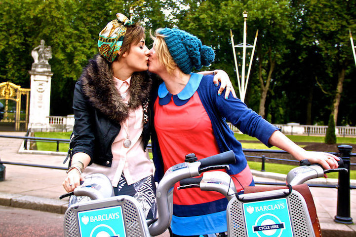 Szerelmes fotósorozat: csókolózó párok a világ körül Szerelmes fotósorozat: csókolózó párok a világ körül