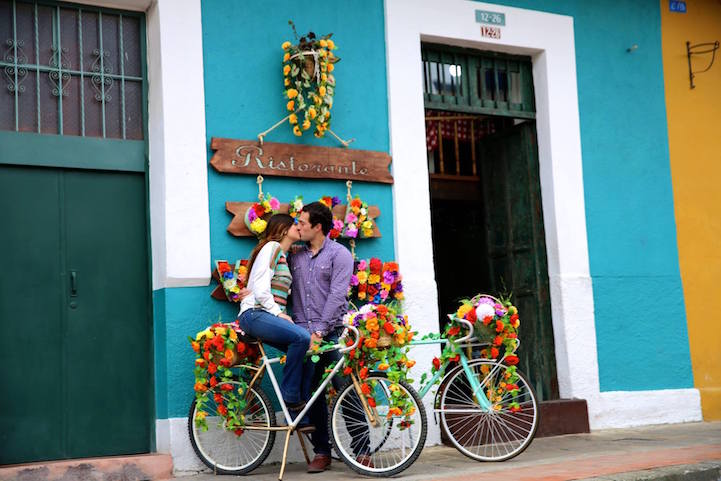 Szerelmes fotósorozat: csókolózó párok a világ körül Szerelmes fotósorozat: csókolózó párok a világ körül