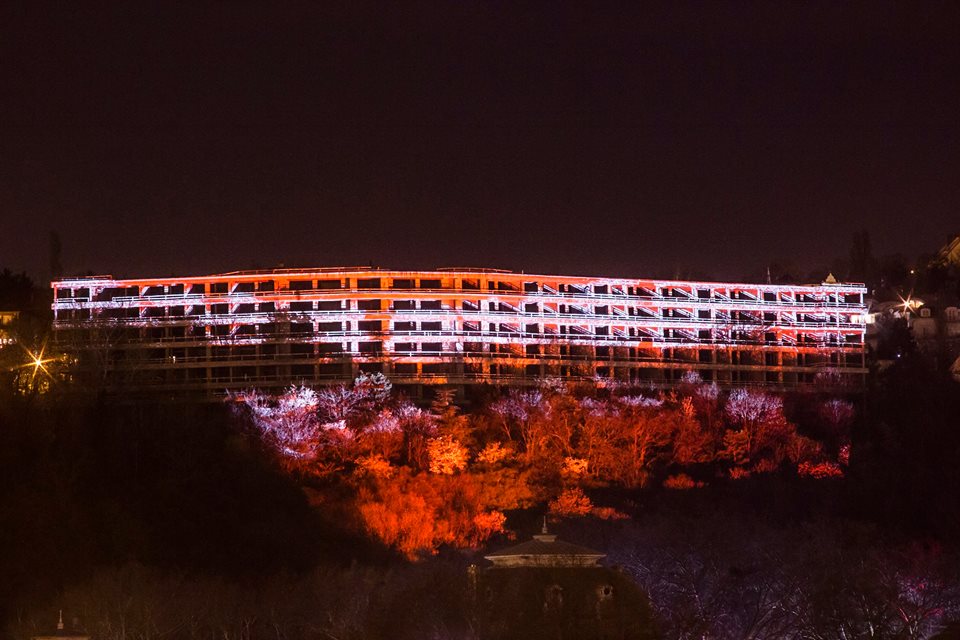 Meglepő dolog történt a budai betoncsontváz-szállodával