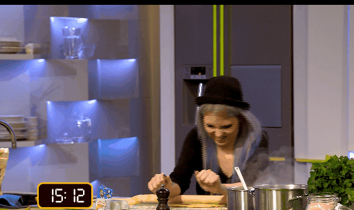 Hagyjál főzni: Dekoltázst tálaltak Istenes Bencének Hagyjál főzni: Dekoltázst tálaltak Istenes Bencének